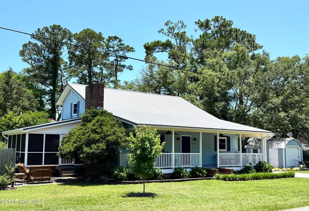 Photo of 712 Longleaf Drive, Southport, NC 28461 (MLS # 100513124)