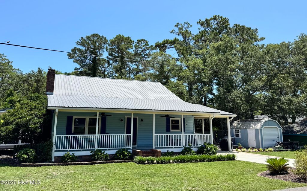 Photo of 712 Longleaf Drive, Southport, NC 28461 (MLS # 100513124)