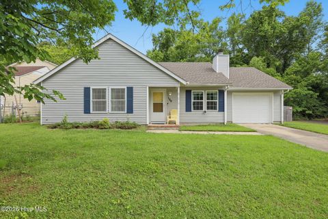 Photo of 100 Hampton Court, Jacksonville, NC 28546 (MLS # 100577361)