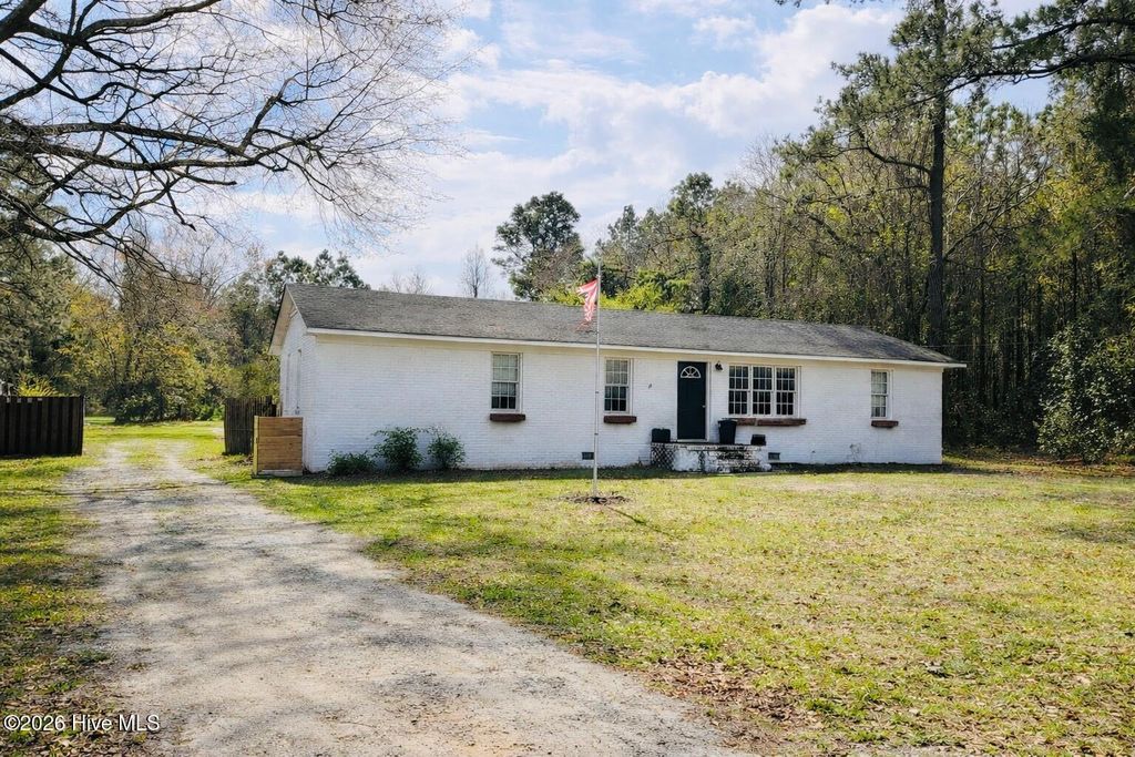 Photo of 487 Fowler Manning Road, Richlands, NC 28574 (MLS # 100567954)