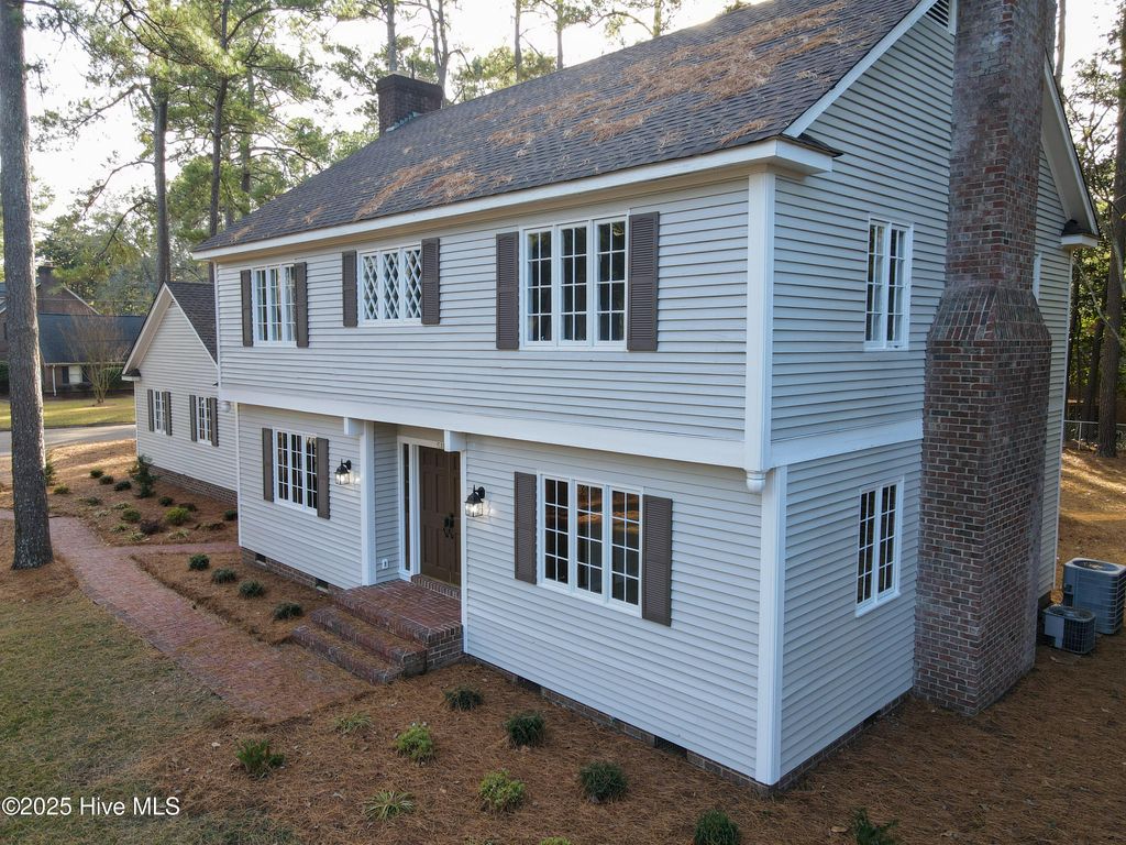 Photo of 511 S Wilkinson Drive, Laurinburg, NC 28352 (MLS # 100543226)