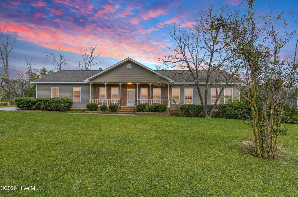 Photo of 632 Ravenswood Road, Hampstead, NC 28443 (MLS # 100562679)