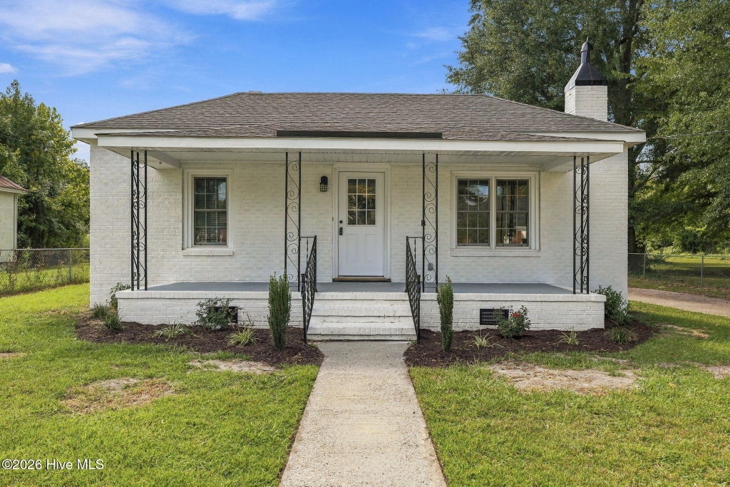 Photo of 402 N Front Street, Hamilton, NC 27840 (MLS # 100604093)