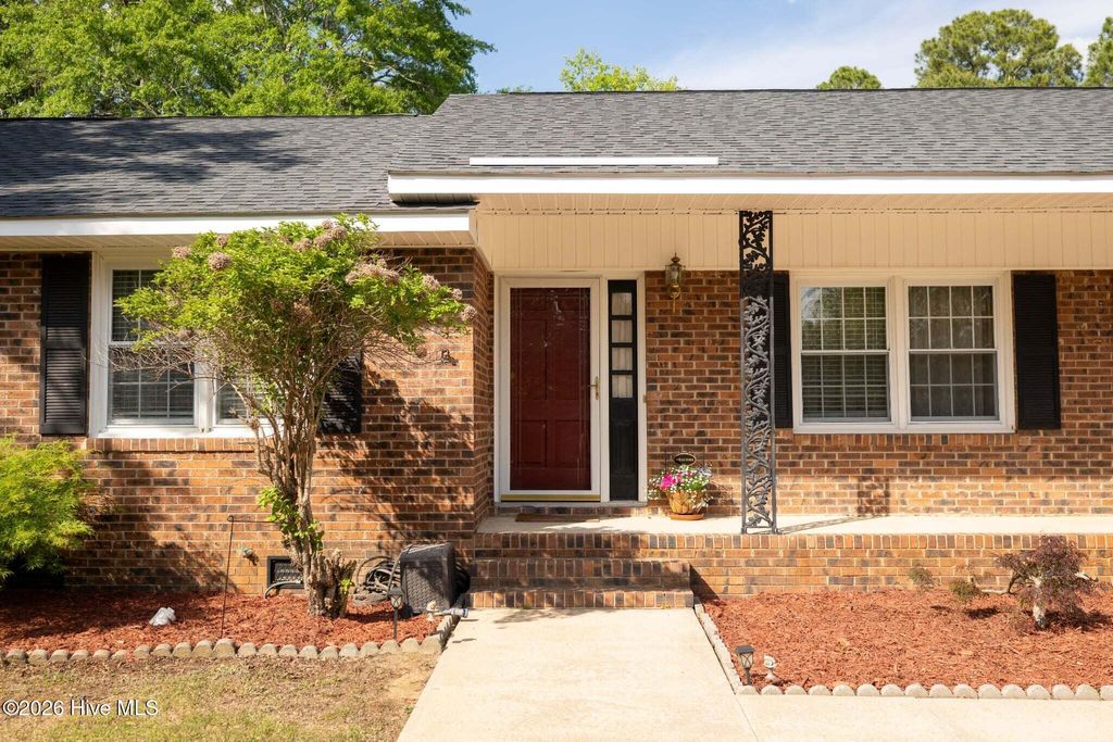 Photo of 1506 Patsy Lane, Laurinburg, NC 28352 (MLS # 100572409)