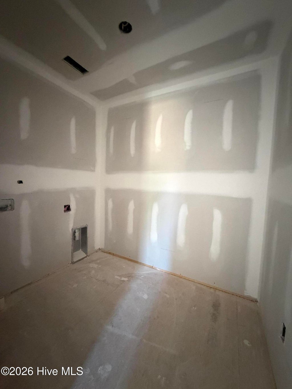 Photo of 704 Finger Lakes Drive, Jacksonville, NC 28546 (MLS # 100607957)