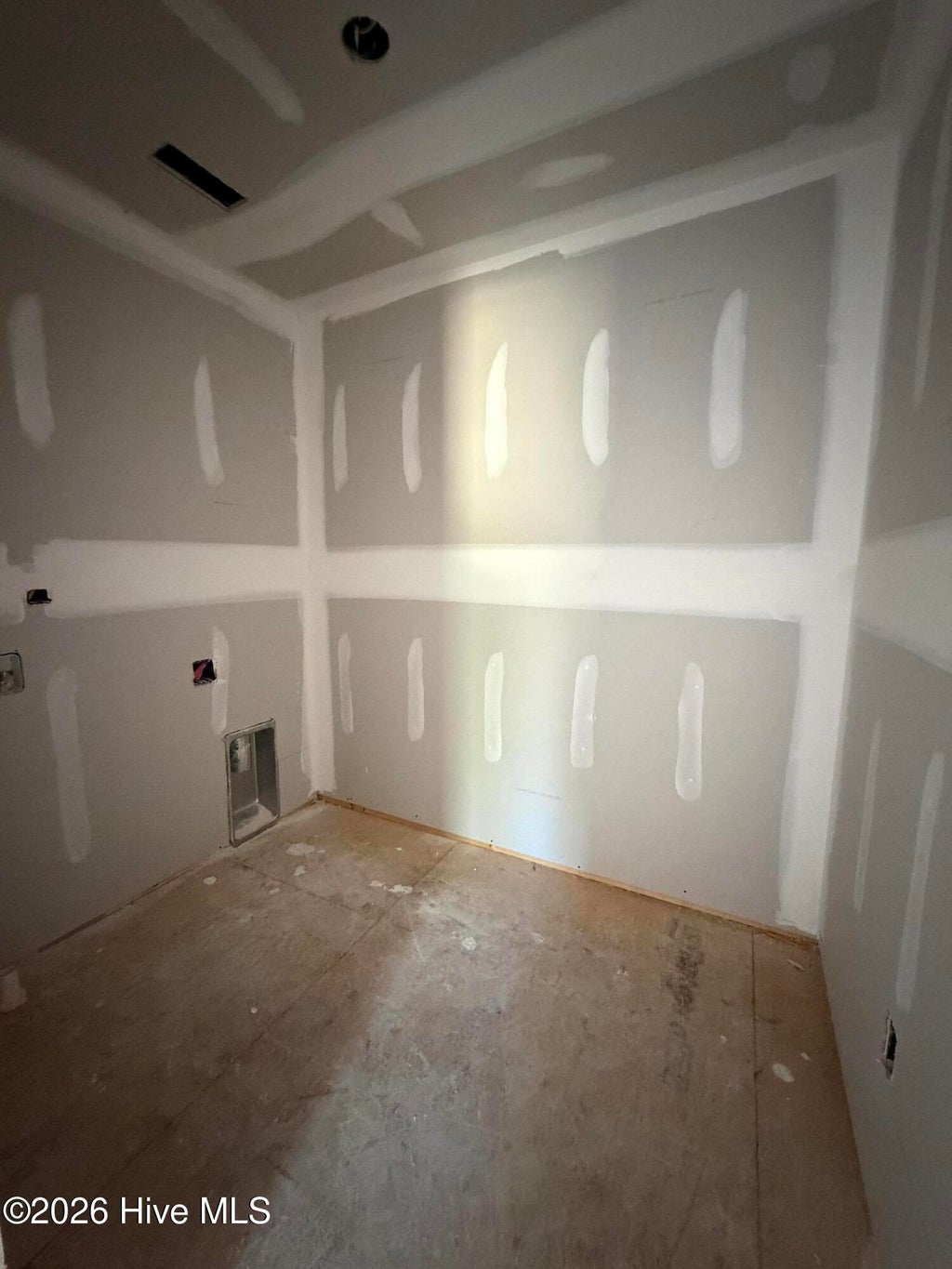 Photo of 704 Finger Lakes Drive, Jacksonville, NC 28546 (MLS # 100607957)
