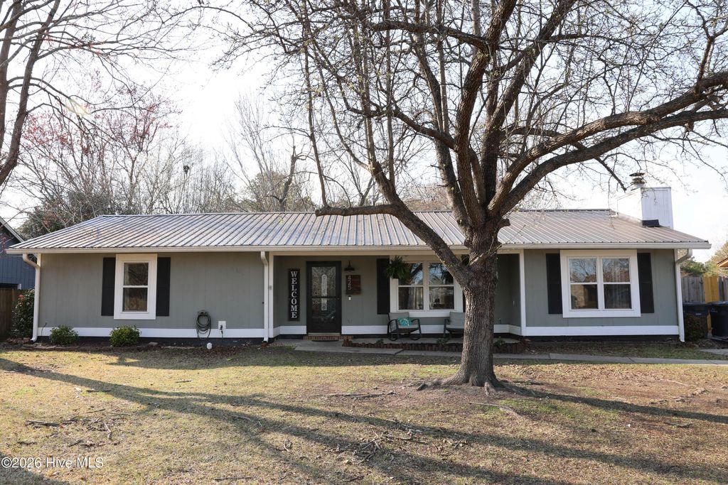 Photo of 425 Palmetto Court, Jacksonville, NC 28546 (MLS # 100574148)