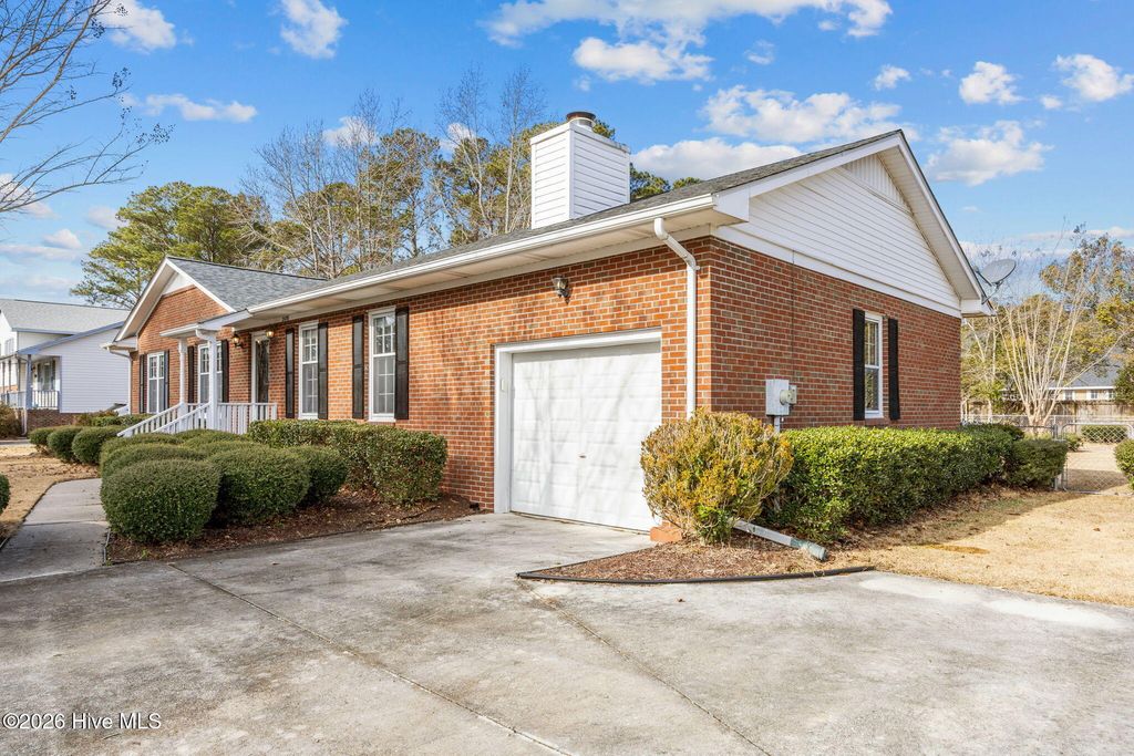 Photo of 2608 Northwoods Drive, Jacksonville, NC 28540 (MLS # 100550473)