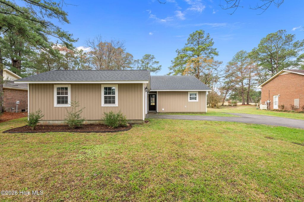 Photo of 707 Plantation Drive, New Bern, NC 28562 (MLS # 100559250)