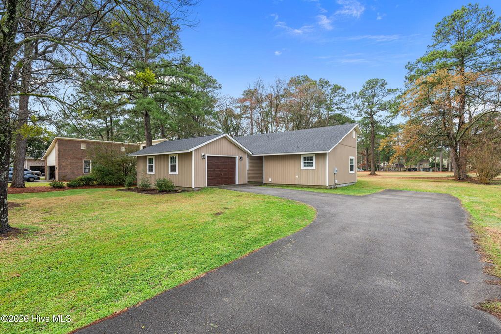Photo of 707 Plantation Drive, New Bern, NC 28562 (MLS # 100559250)