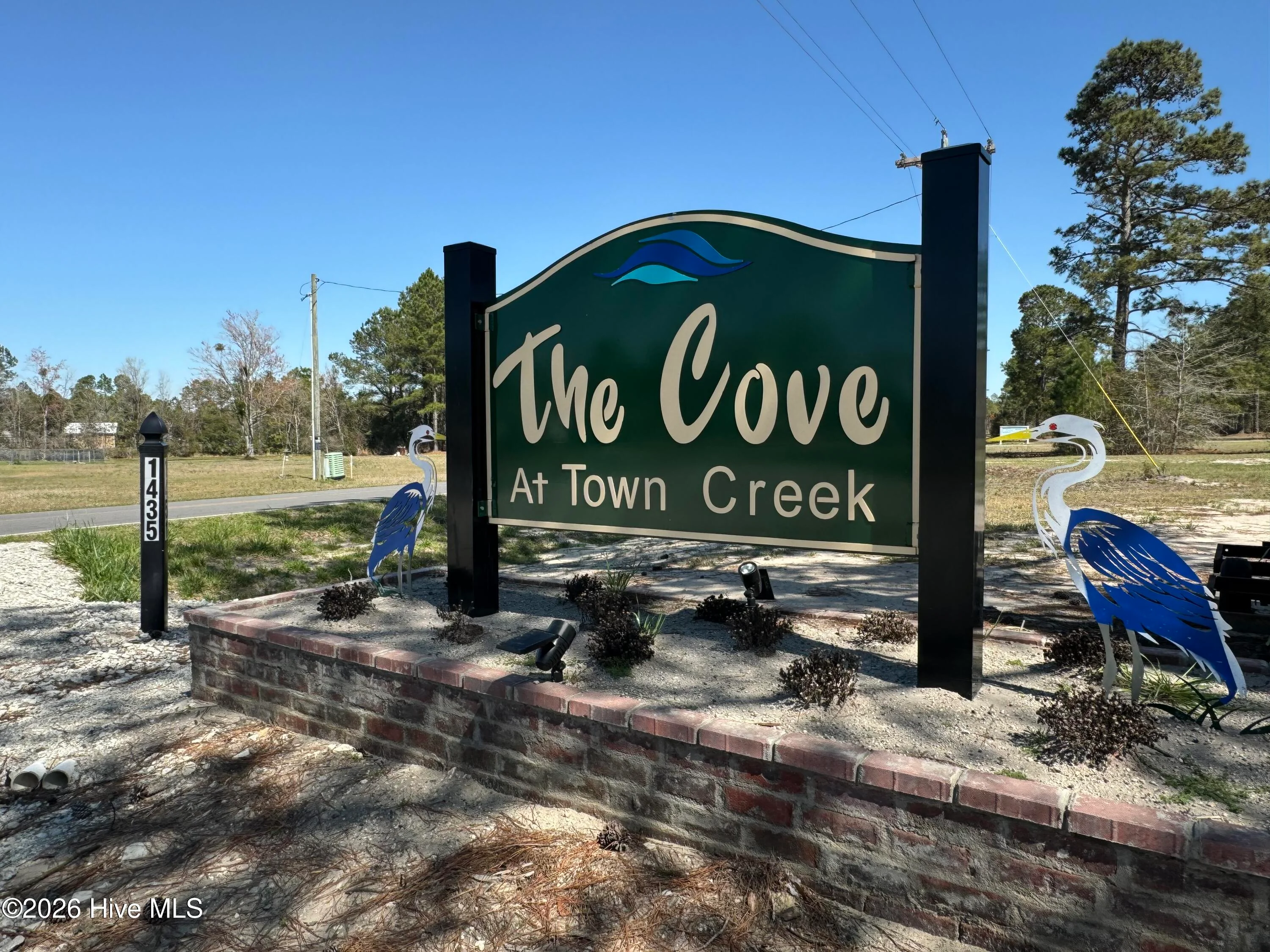332 The Cove Lane NE