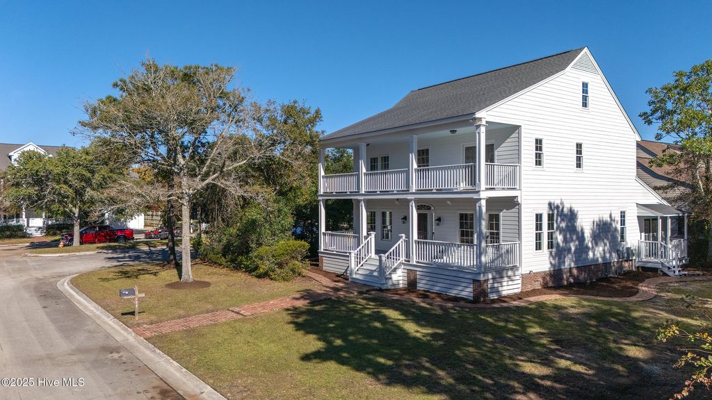 Photo of 102 Island View Drive, Beaufort, NC 28516 (MLS # 100539742)