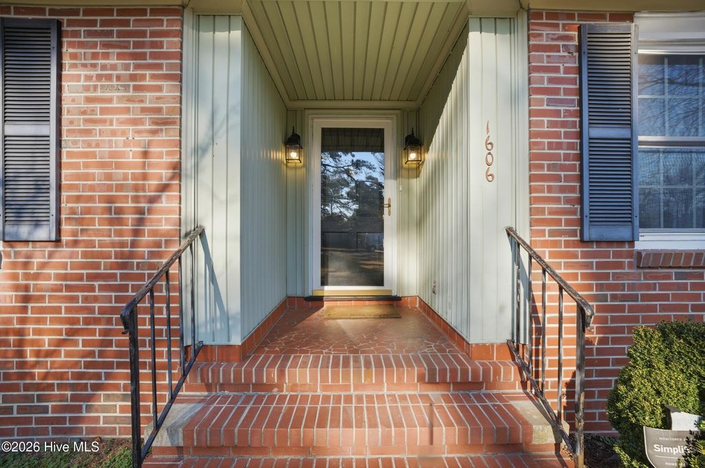 Photo of 1606 Forrest Drive, Elizabeth City, NC 27909 (MLS # 100548834)