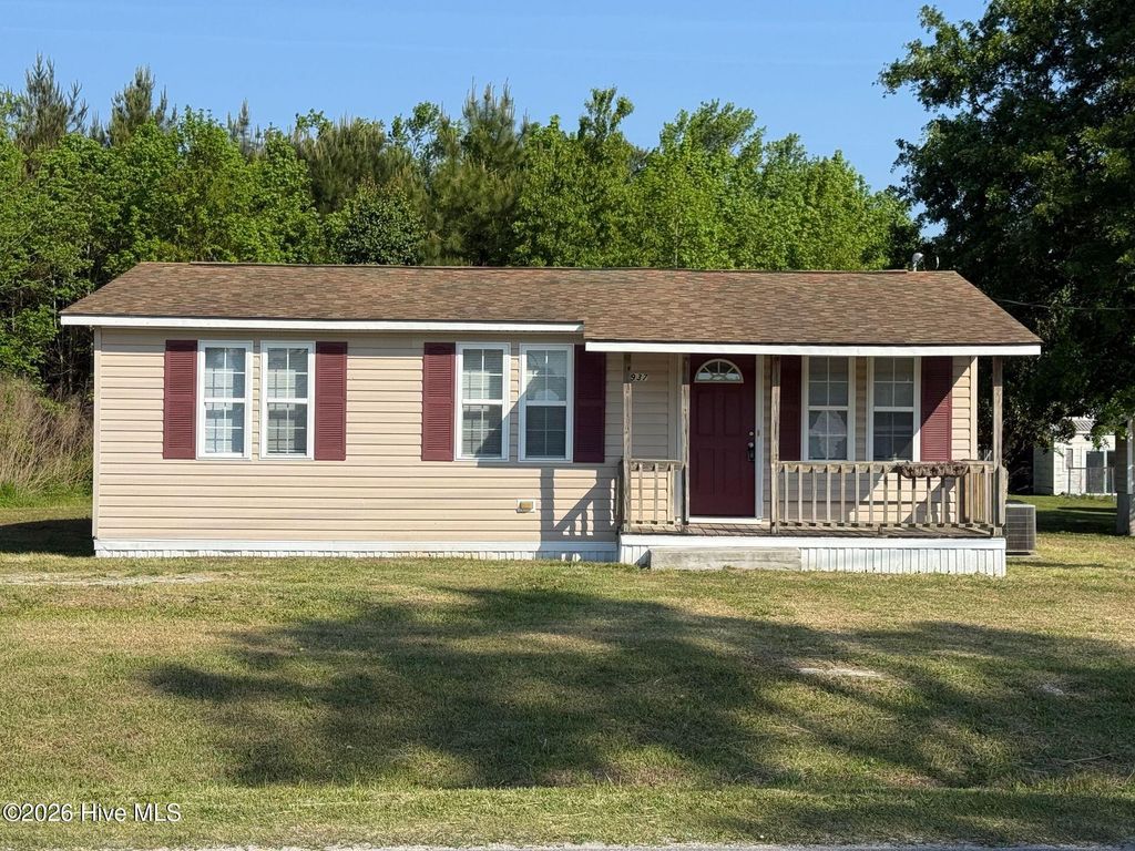 Photo of 937 Parkertown Road, Hubert, NC 28539 (MLS # 100569771)