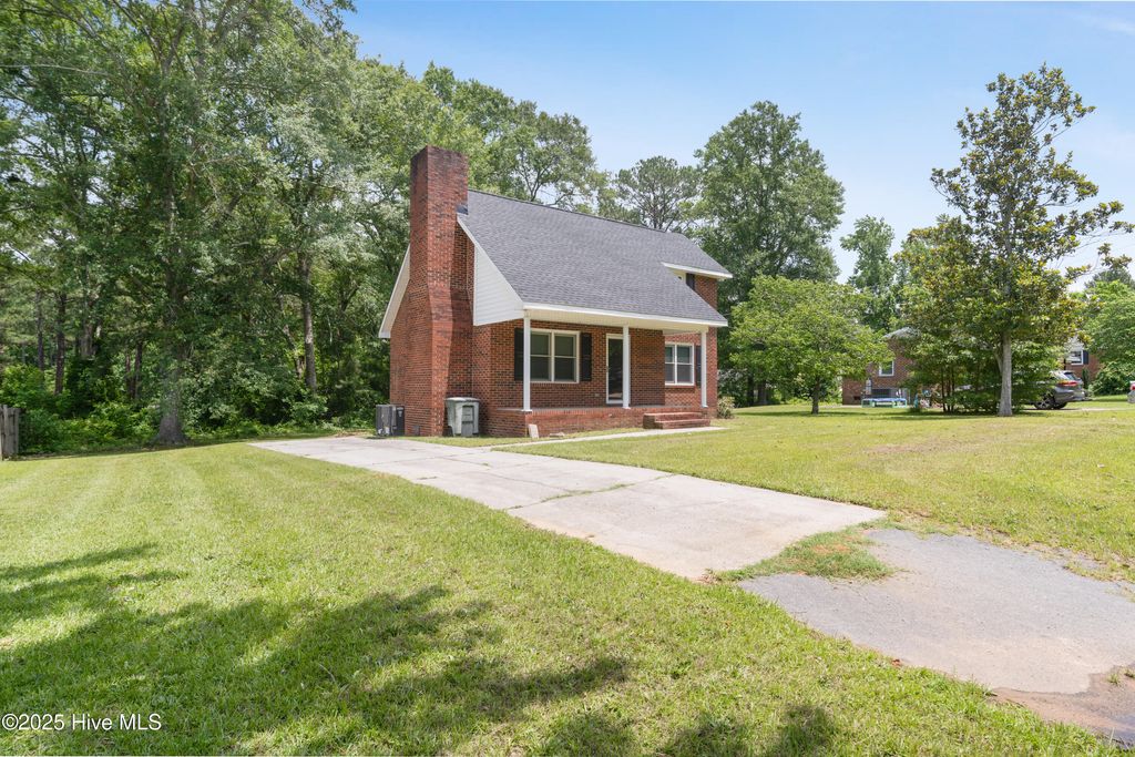 Photo of 1507 Brookfield Road, Rockingham, NC 28379 (MLS # 100546911)