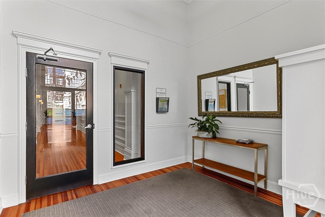 9 W York Street 305