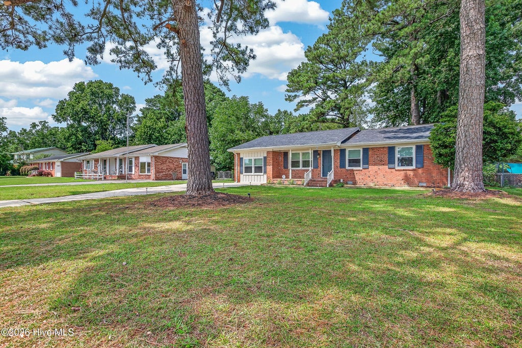 Photo of 125 Linda Loop, Jacksonville, NC 28546 (MLS # 100594106)