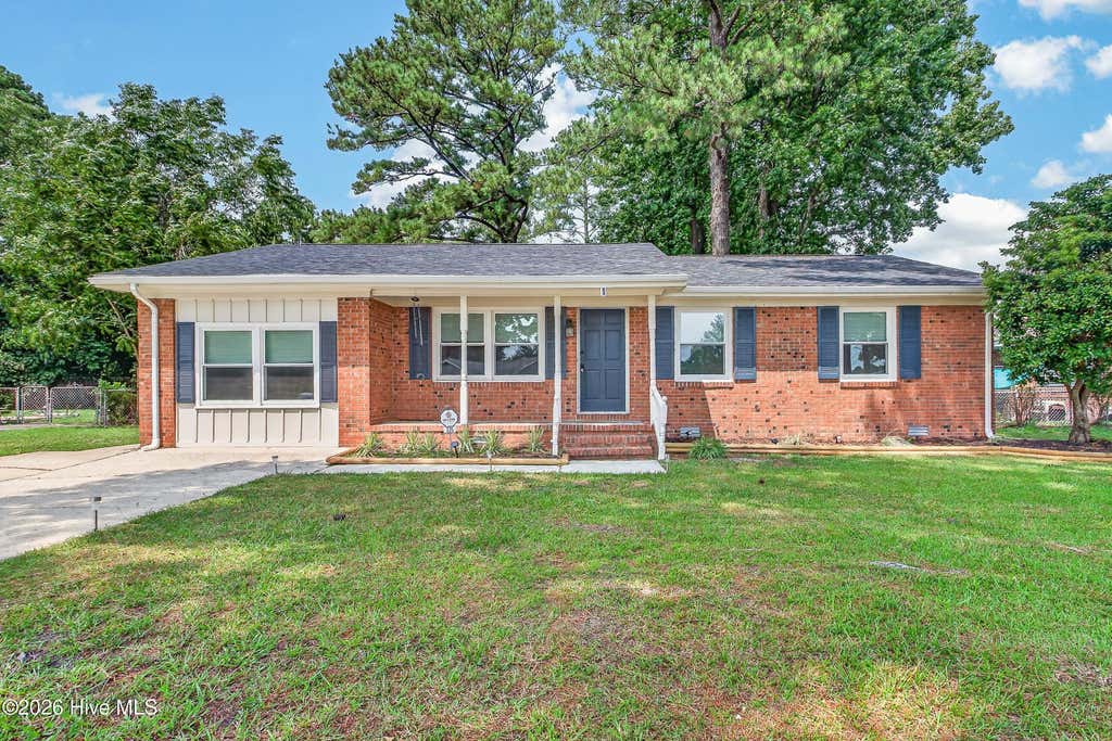 Photo of 125 Linda Loop, Jacksonville, NC 28546 (MLS # 100594106)
