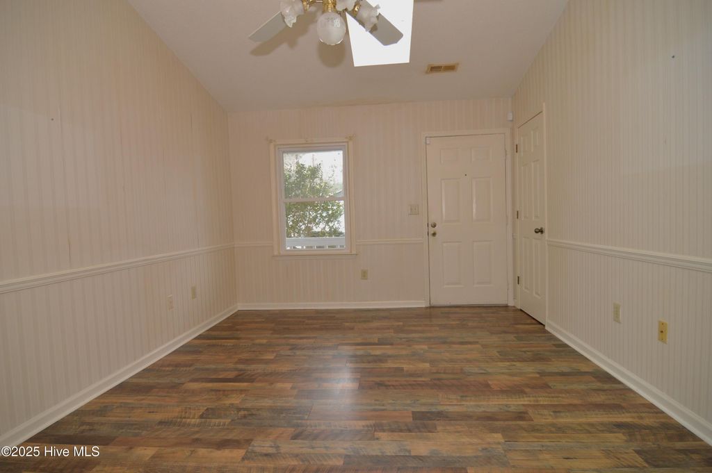 Photo of 600 N 35th Street #1202, Morehead City, NC 28557 (MLS # 100548414)