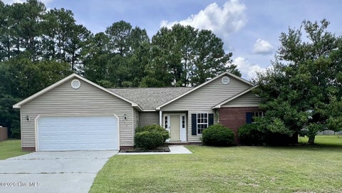 Homes For Sale - 206 Rosewood Circle<br/> Jacksonville, NC 28546
