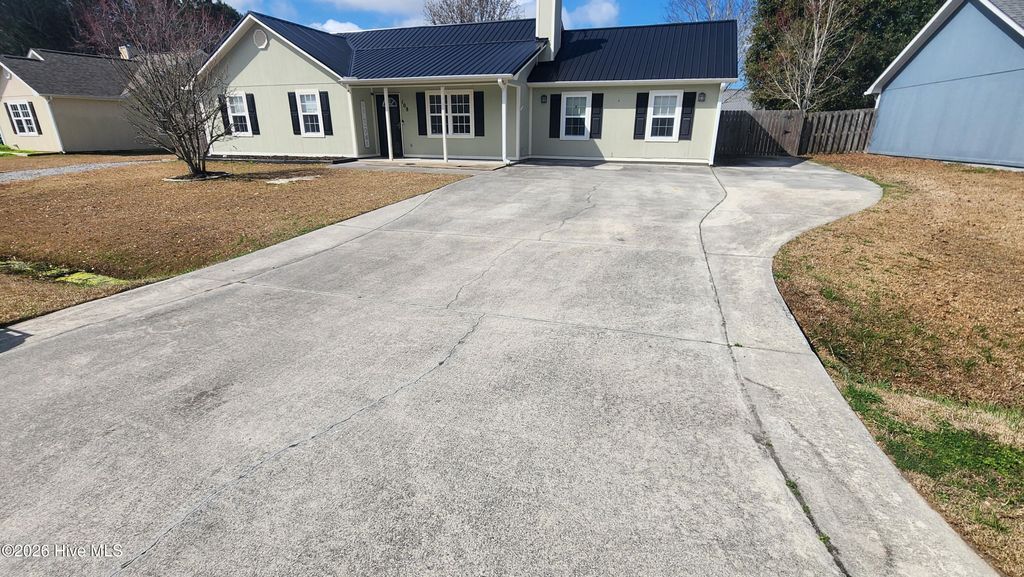 Photo of 108 Foxlair Drive, Hubert, NC 28539 (MLS # 100558935)