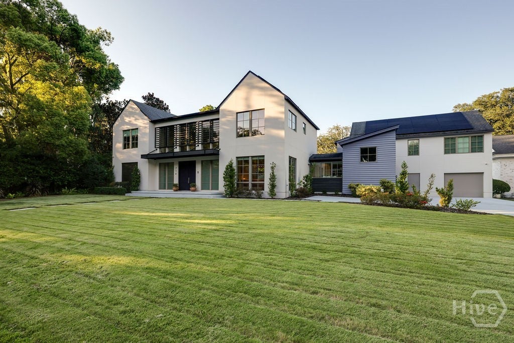 714 E Victory Drive