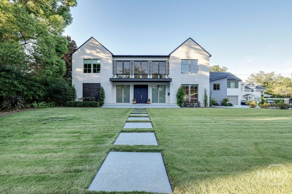 714 E Victory Drive