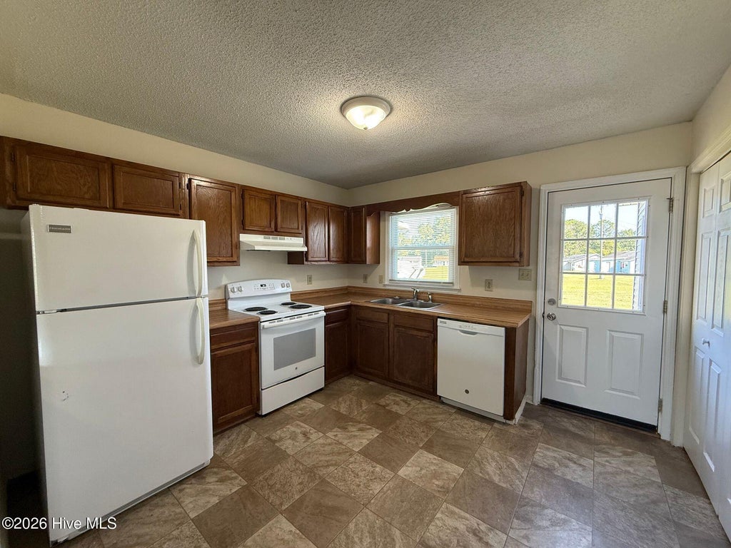Photo of 223 Appaloosa Drive, Jacksonville, NC 28540 (MLS # 100610373)