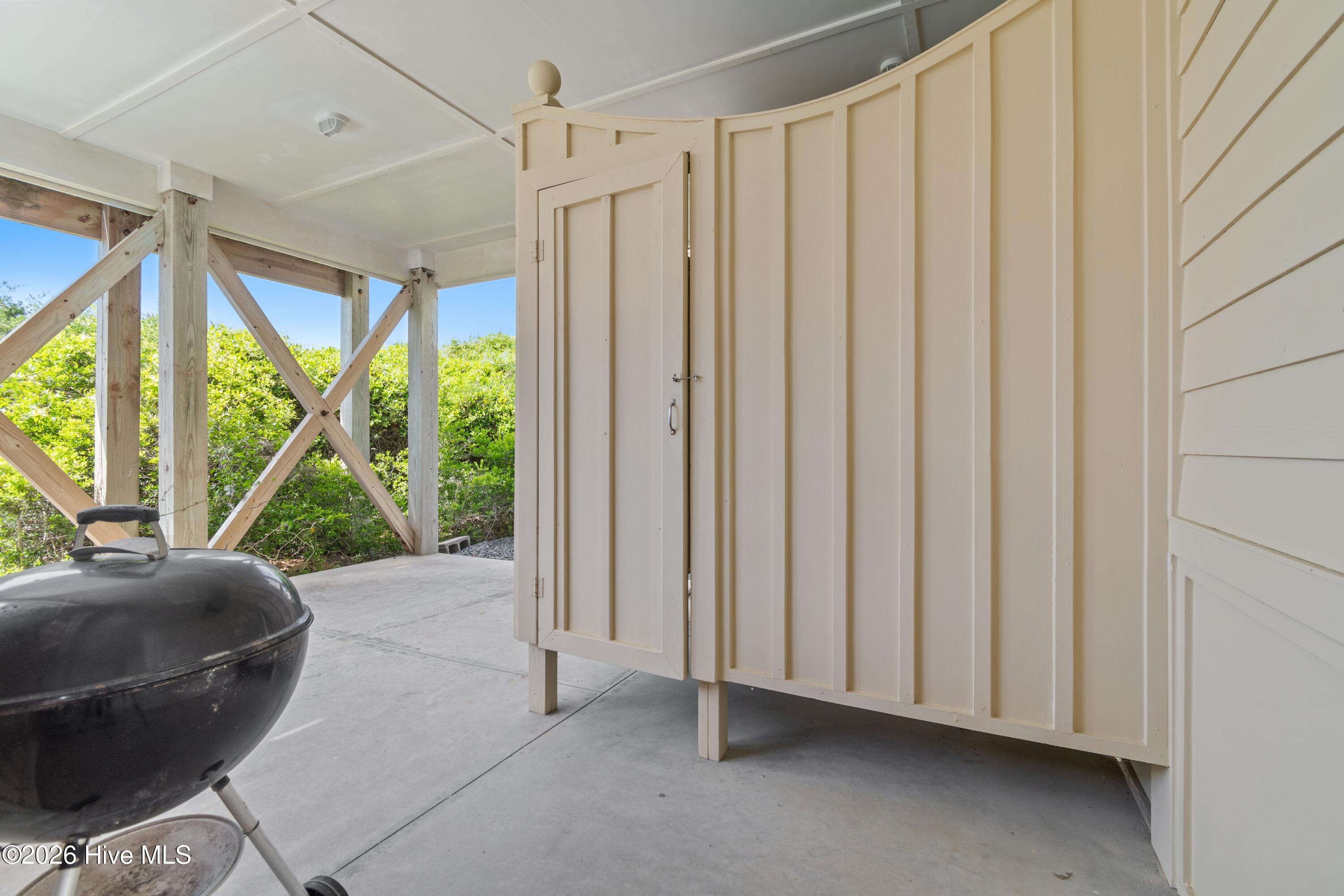 663 Ocean Boulevard W