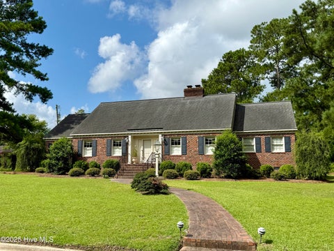 Homes For Sale - 901 School Drive<br/> Williamston, NC 27892