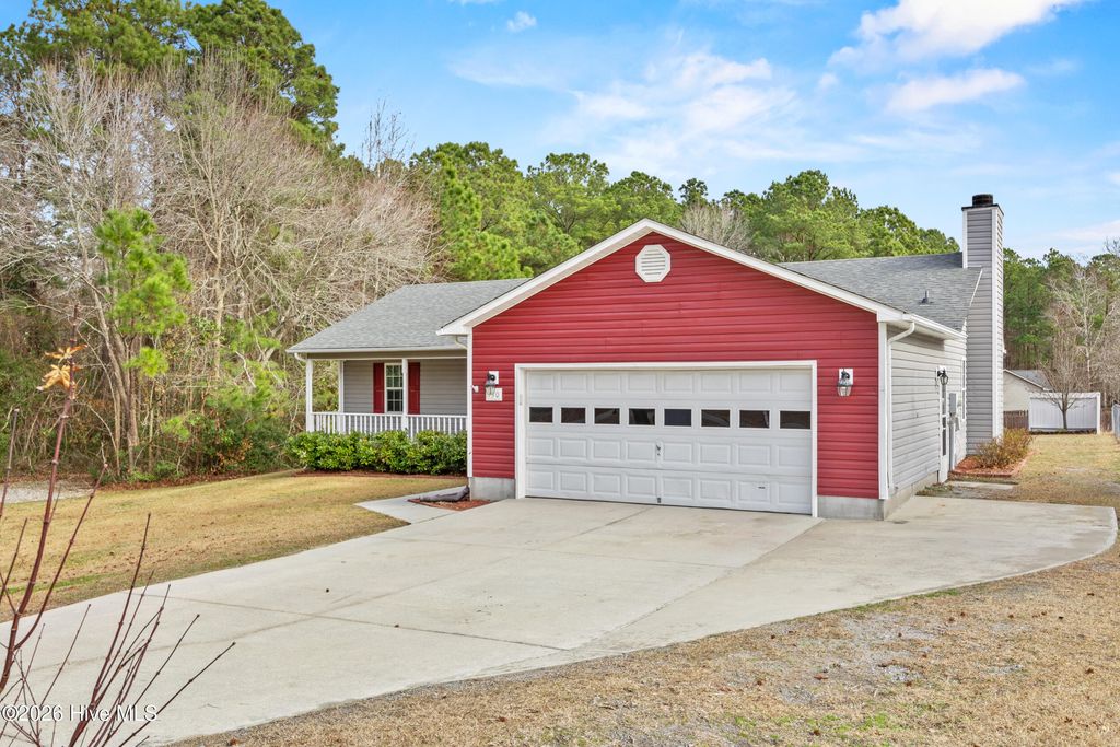 Photo of 130 Fodder Drive, Hubert, NC 28539 (MLS # 100547935)