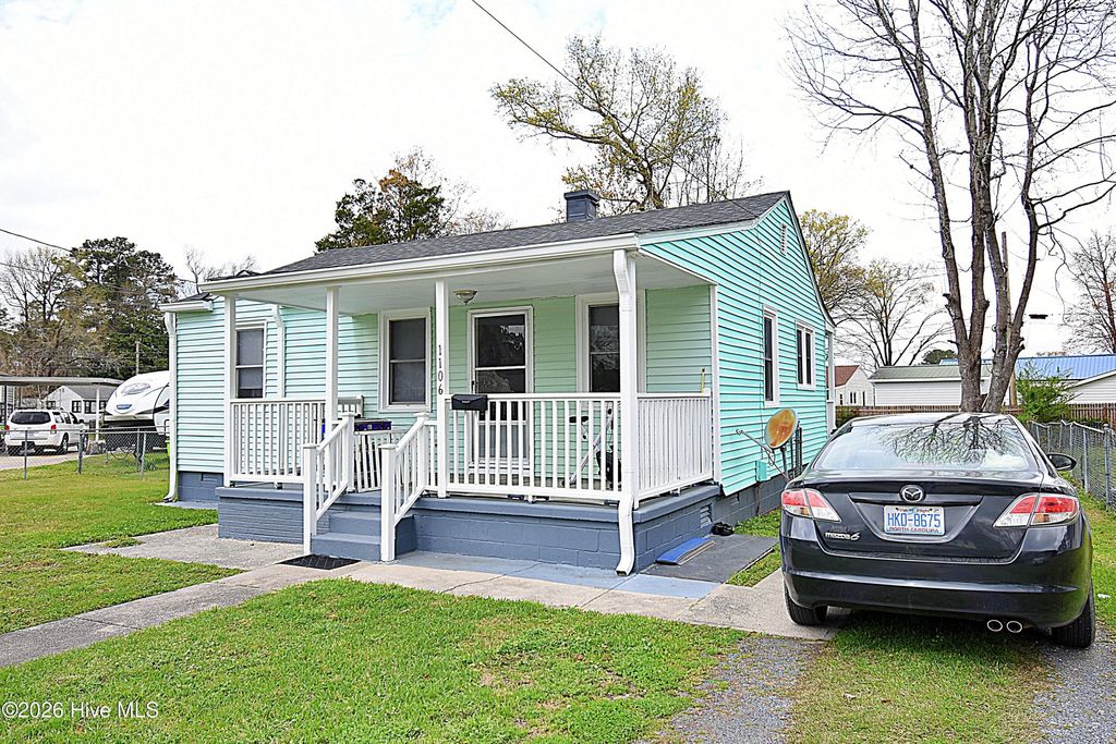 Photo of 1106 Newton Drive, New Bern, NC 28560 (MLS # 100561536)