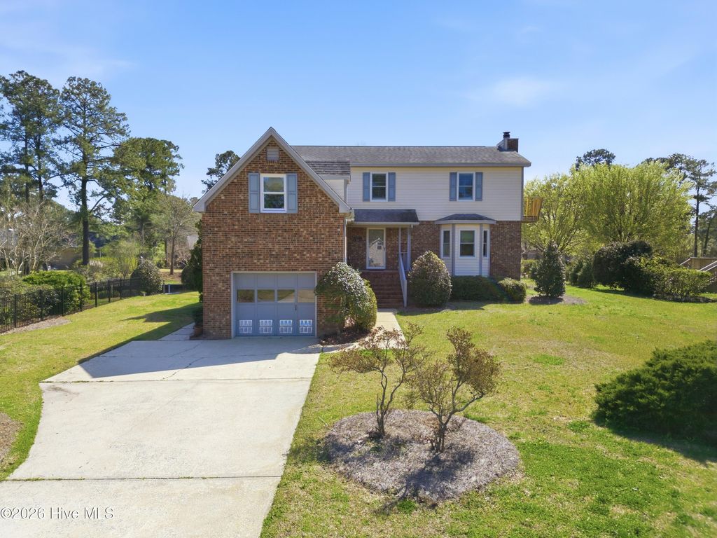Photo of 108 Mariners Court, New Bern, NC 28562 (MLS # 100560374)
