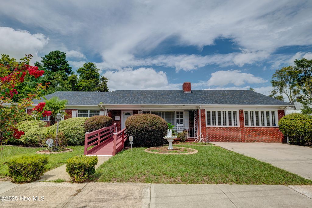 Photo of 1417 Queen Street, Wilmington, NC 28401 (MLS # 100523931)