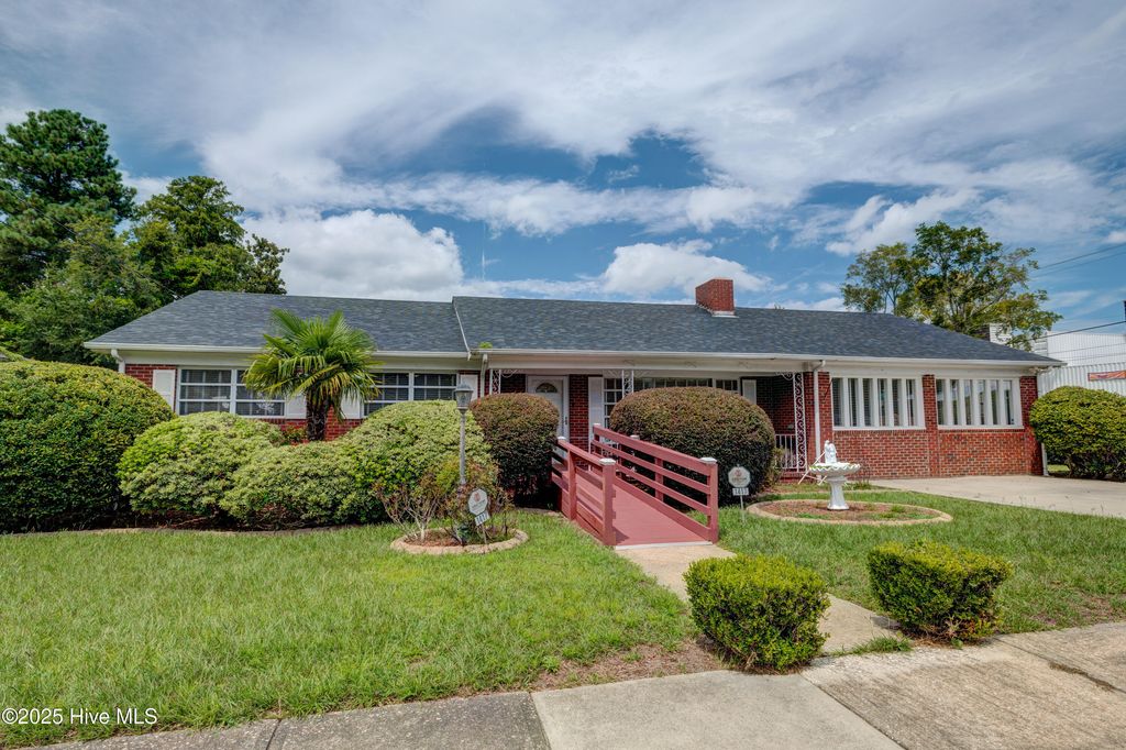Photo of 1417 Queen Street, Wilmington, NC 28401 (MLS # 100523931)