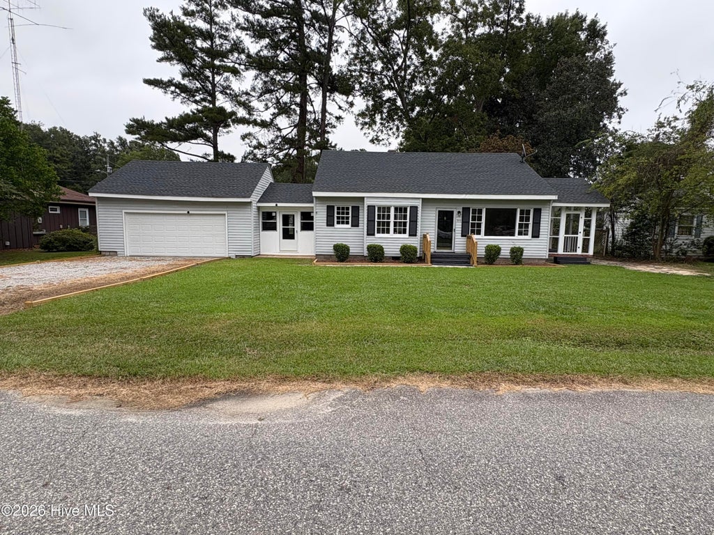 Photo of 303 Dallas Avenue, Lake Waccamaw, NC 28450 (MLS # 100606898)