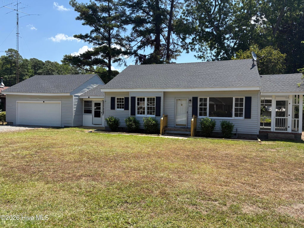 Photo of 303 Dallas Avenue, Lake Waccamaw, NC 28450 (MLS # 100606898)