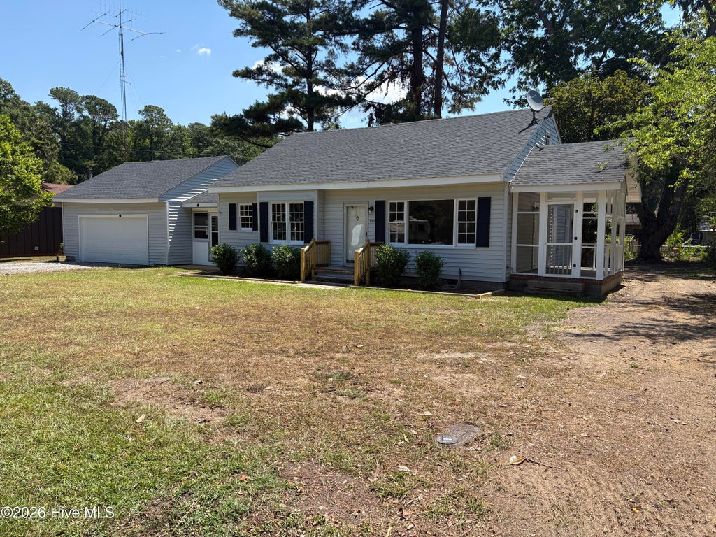 Photo of 303 Dallas Avenue, Lake Waccamaw, NC 28450 (MLS # 100606898)