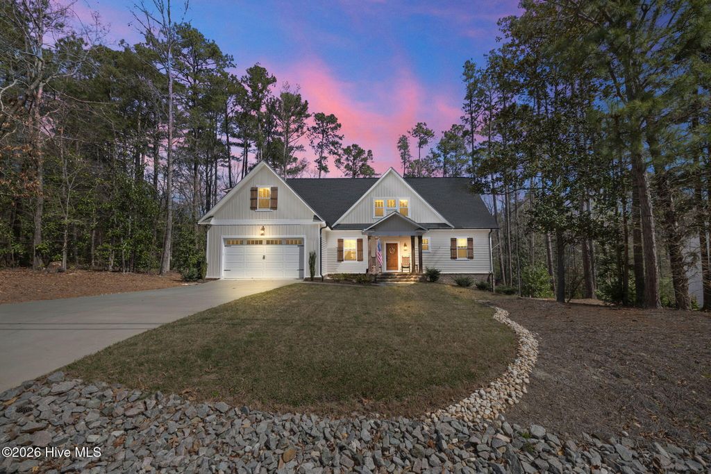 Photo of 182 Lakeview Drive, Whispering Pines, NC 28327 (MLS # 100569937)