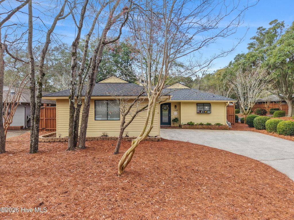 Photo of 1300 Smith Bay Circle E, Wilmington, NC 28405 (MLS # 100558002)