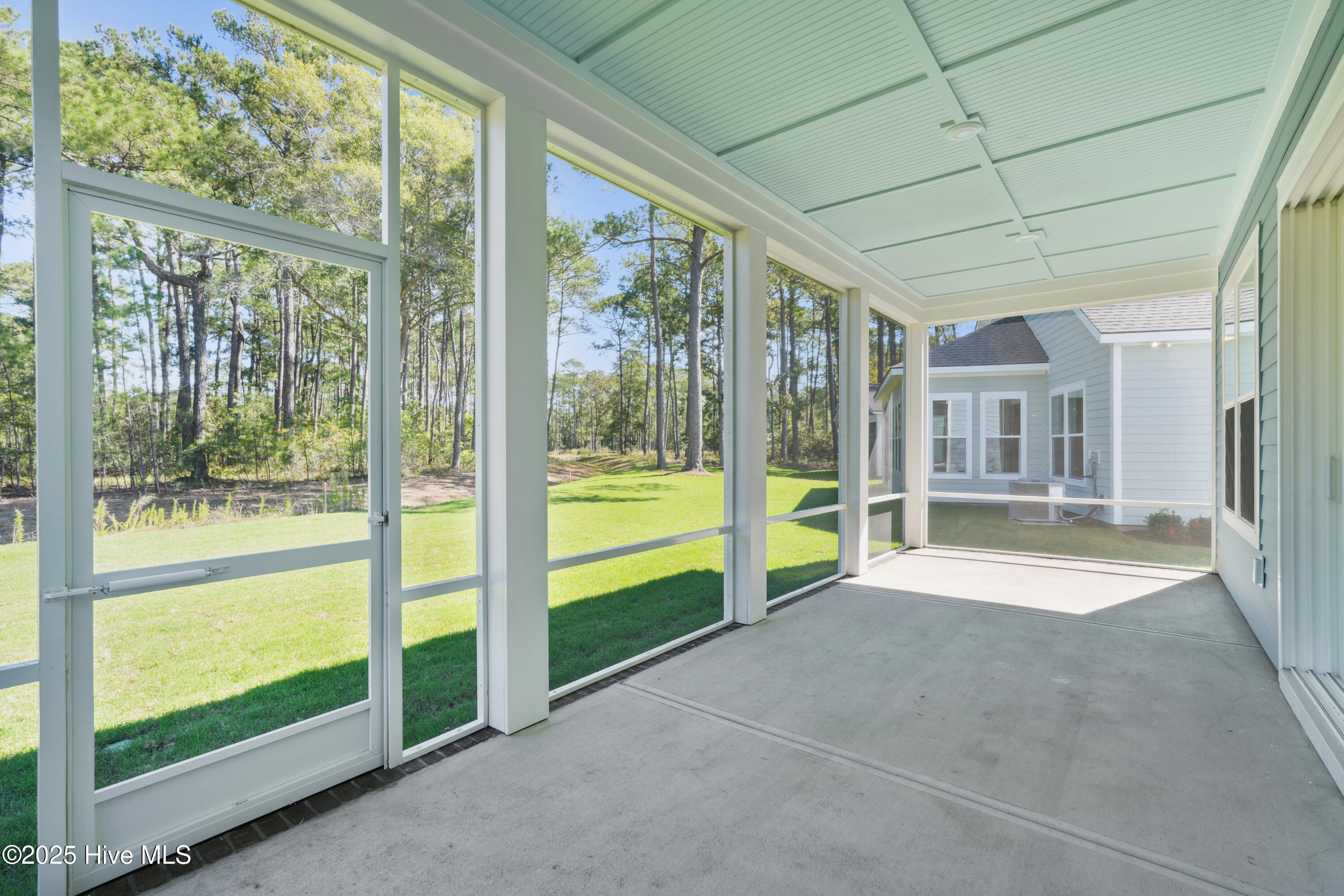 1560 St. Lucia Drive SW