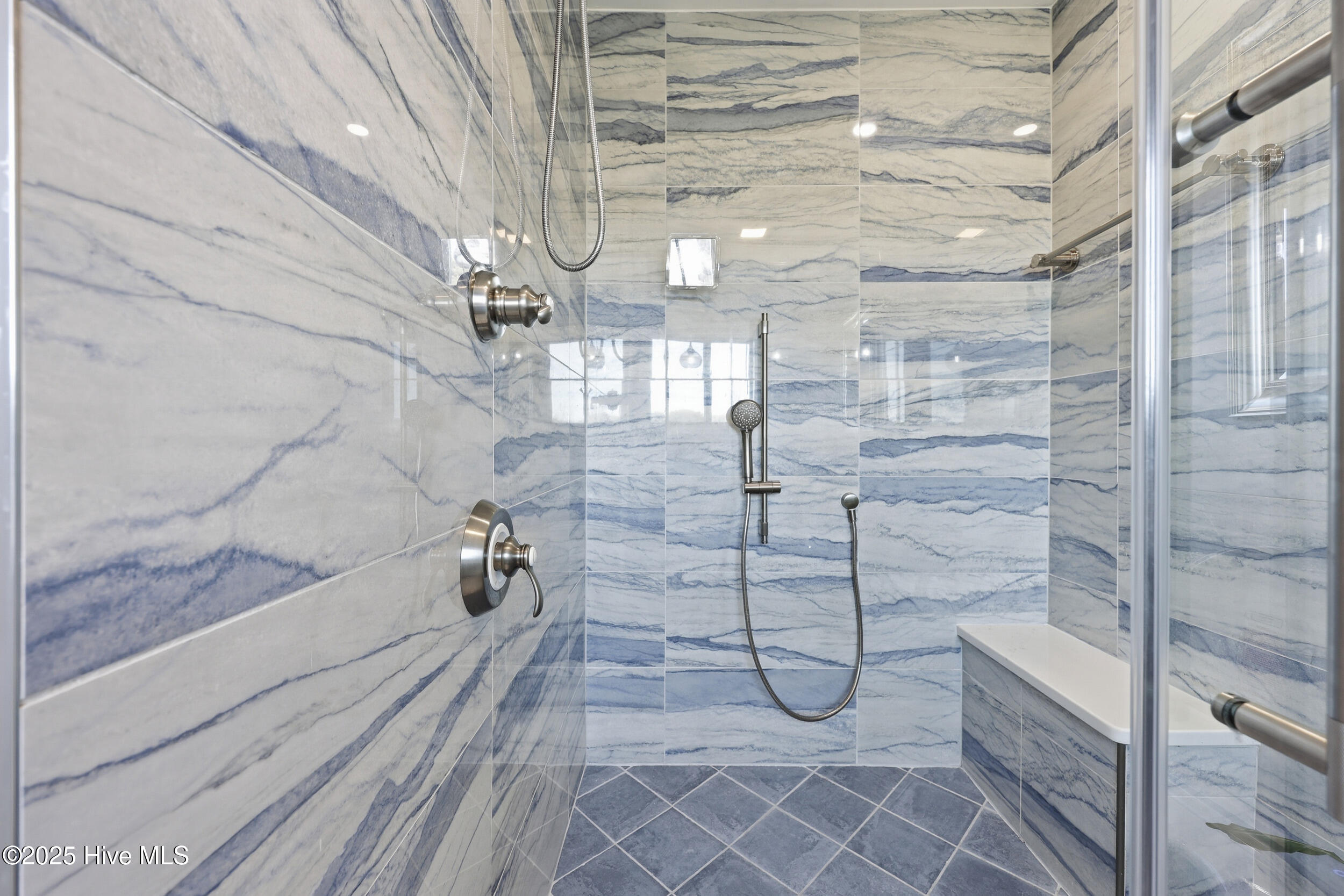 Duck, North Carolina 27949, United States, 2 Bedrooms Bedrooms, ,3 BathroomsBathrooms,Residential,Active,255877