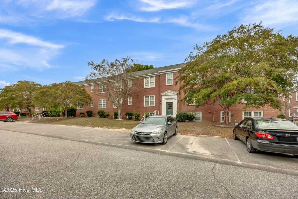Photo of 2940 Oleander Drive #F11, Wilmington, NC 28403 (MLS # 100531238)