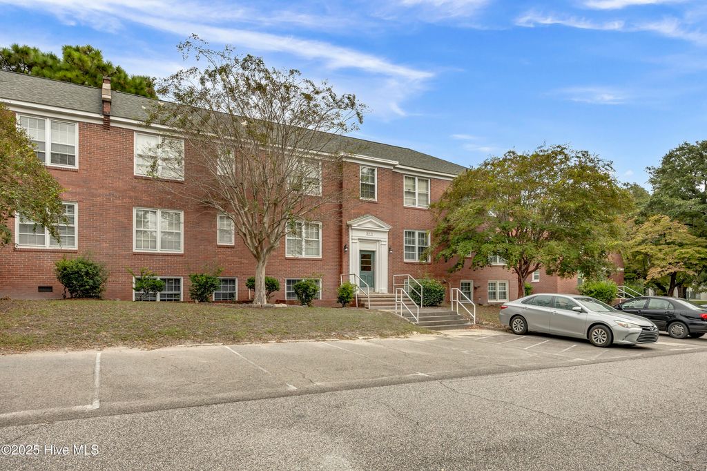 Photo of 2940 Oleander Drive #F11, Wilmington, NC 28403 (MLS # 100531238)