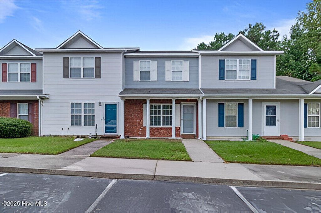 Photo of 305 Meadowbrook Lane, Jacksonville, NC 28546 (MLS # 100570613)