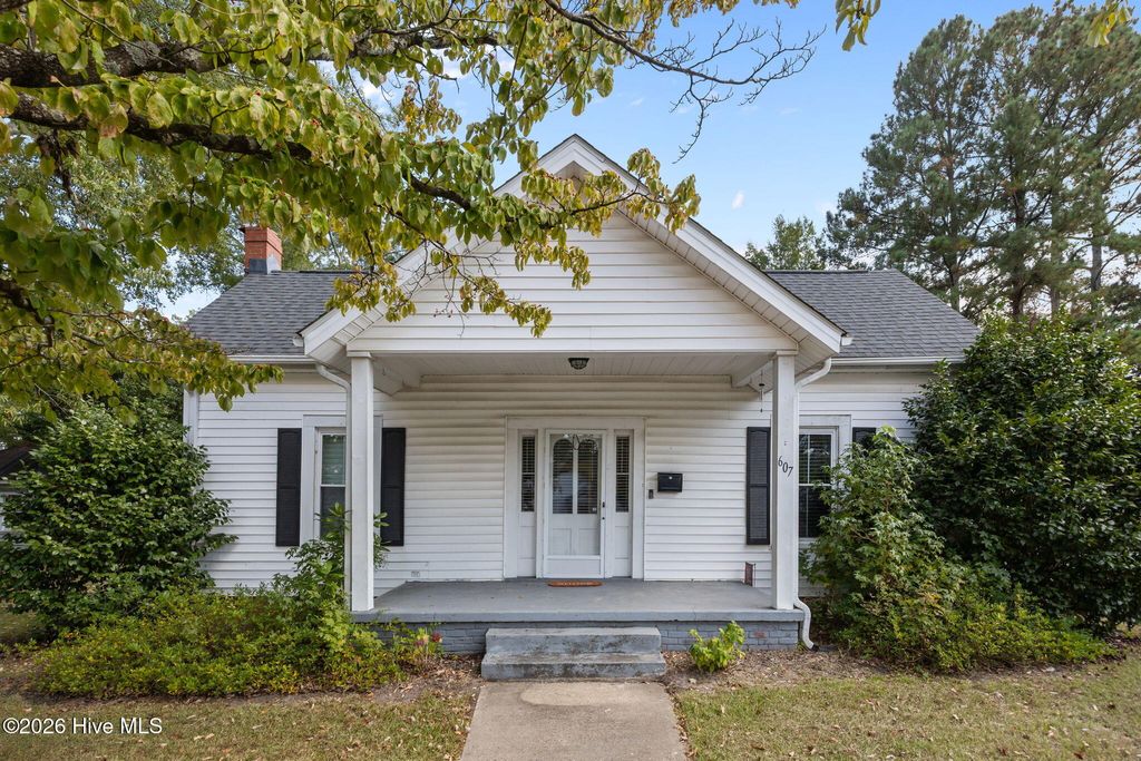 Photo of 607 W Main Street, Williamston, NC 27892 (MLS # 100553955)