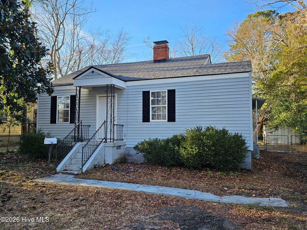 Photo of 516 National Court Drive, New Bern, NC 28560 (MLS # 100554547)