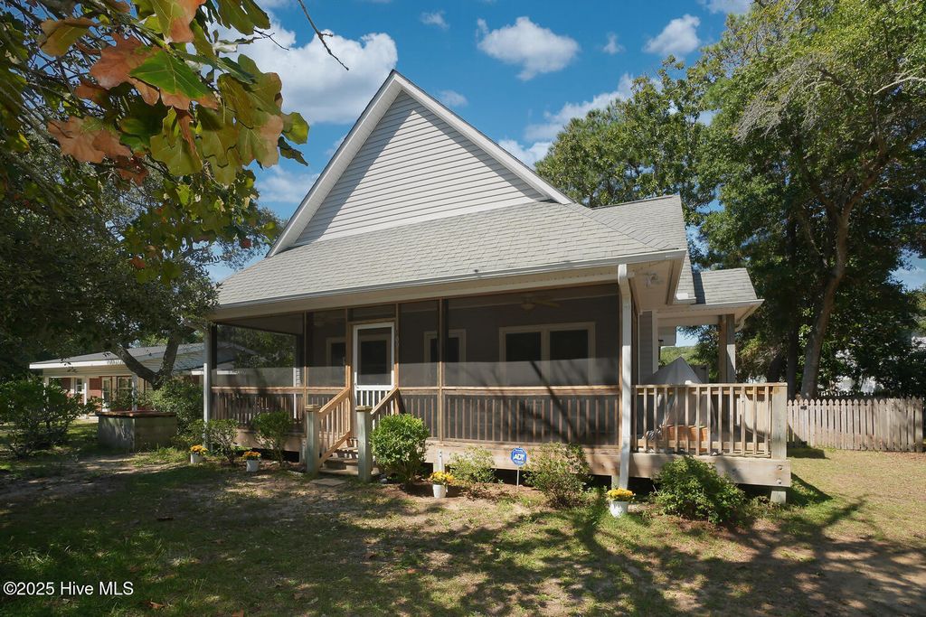 Photo of 109 SE 79th Street, Oak Island, NC 28465 (MLS # 100528234)