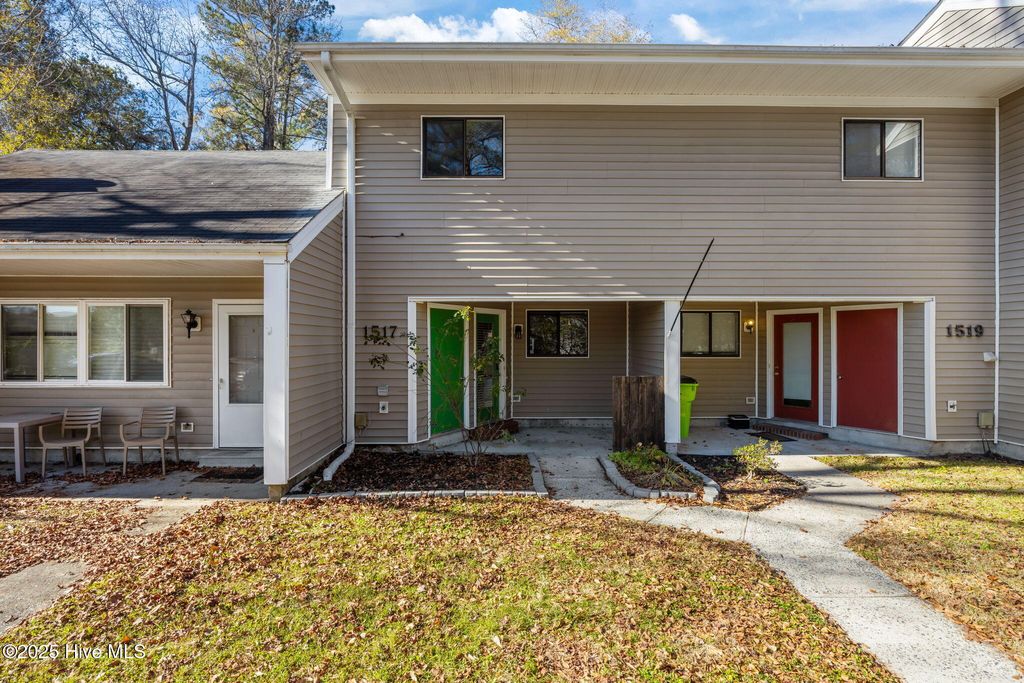 Photo of 1517 College Way, New Bern, NC 28562 (MLS # 100545830)