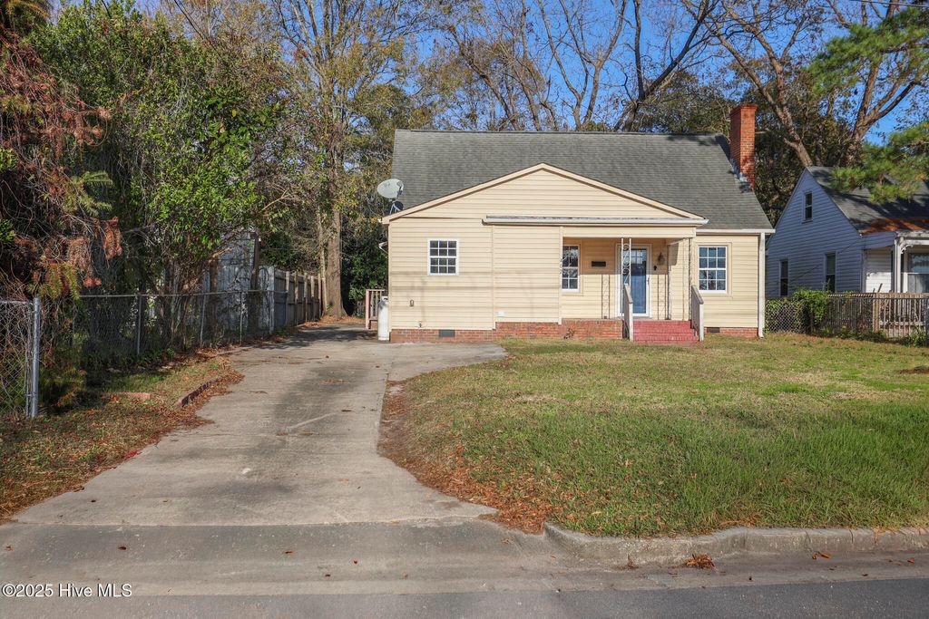 Photo of 402 Warlick Street, Jacksonville, NC 28540 (MLS # 100542091)